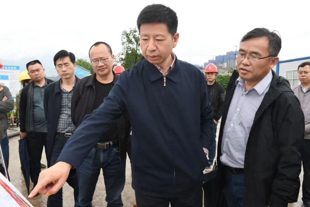 市委副书记,代市长王洪斌在现场详细了解项目规划设计,项目进展,周边