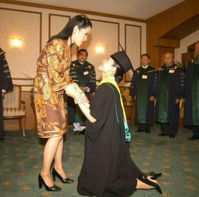泰王室晒西拉米经典背身图,身材绝美让人赞