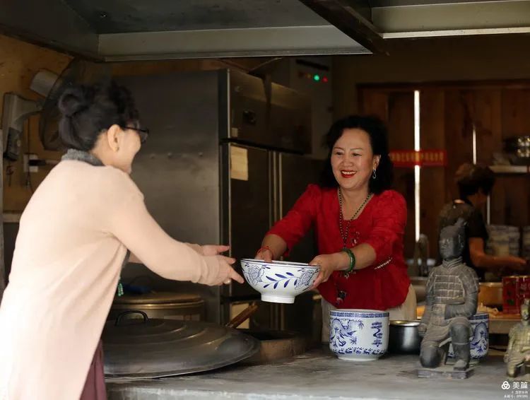 三千年辣子独味饭,场景:魏家坡撰文:郭建通出镜:蘭兮,海水,雪人儿