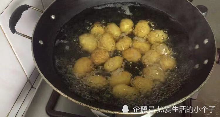 我是小个子,今天和大家分享麻辣孜然小土豆,好吃又简单.
