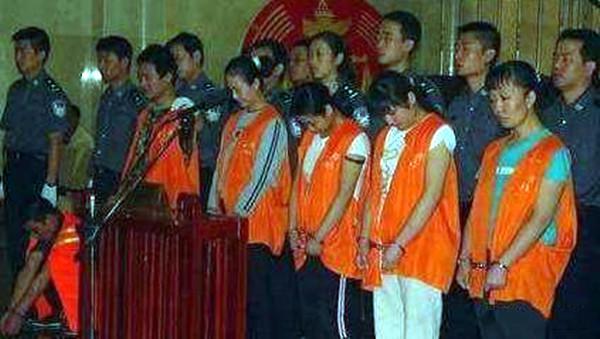在杀害最后一名女子王娟时,他们没来得及处理尸体,只是随便分尸后装在