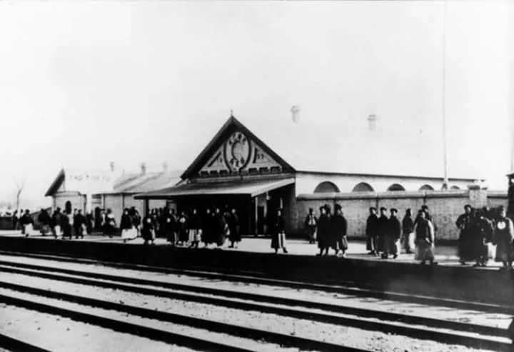 1899年,保定火车站建成通车,当时站名为保定府站.(资料片)