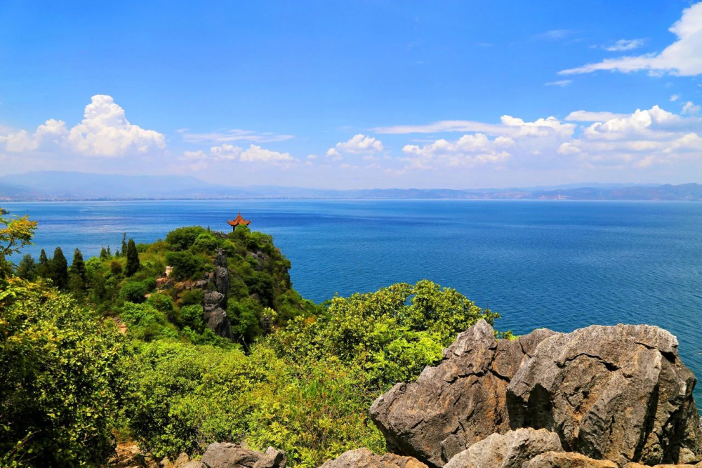 抚仙湖是肖石二仙陶醉的美景