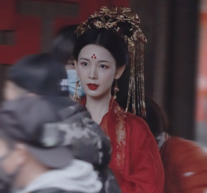 梦回岳绮罗!陈瑶新剧路透再穿"红裙",古装造型屡次出圈获认可