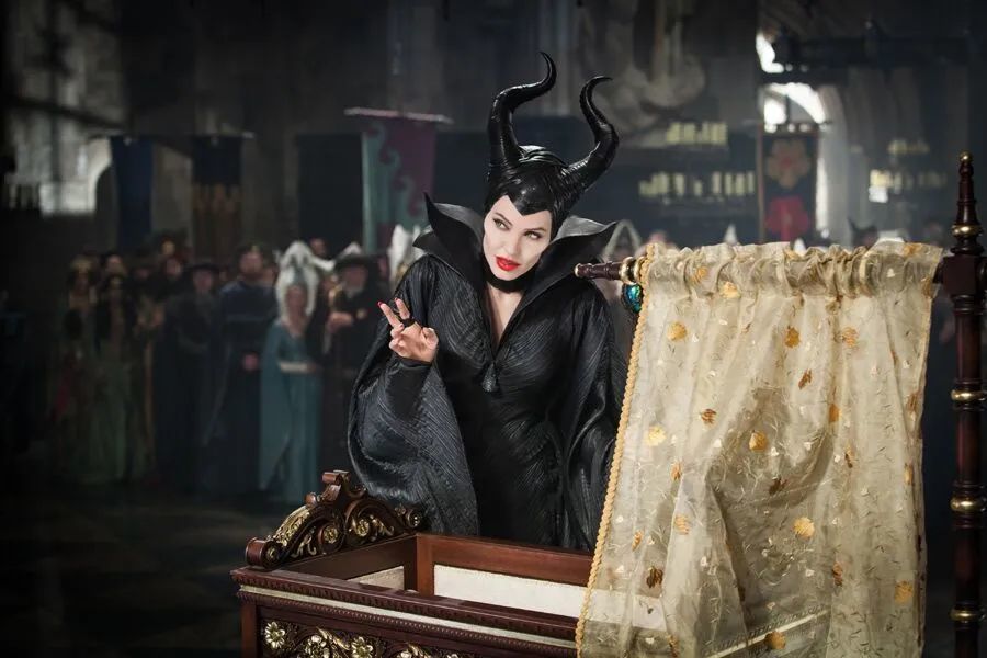 沉睡魔咒用童话世界的完美剧情演绎着人世间的爱恨情仇