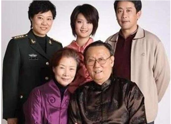 80岁老戏骨吕中:女儿是军官,儿子是名导,儿媳是著名影后何琳