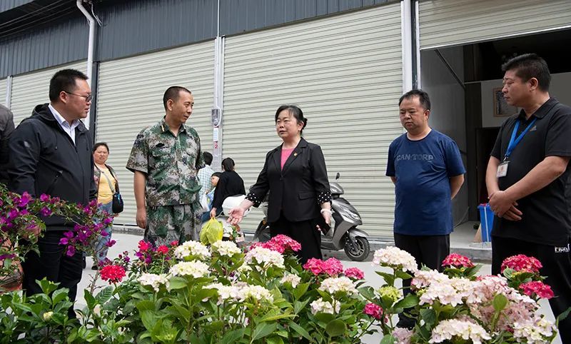 方先红到广禾农贸市场调研