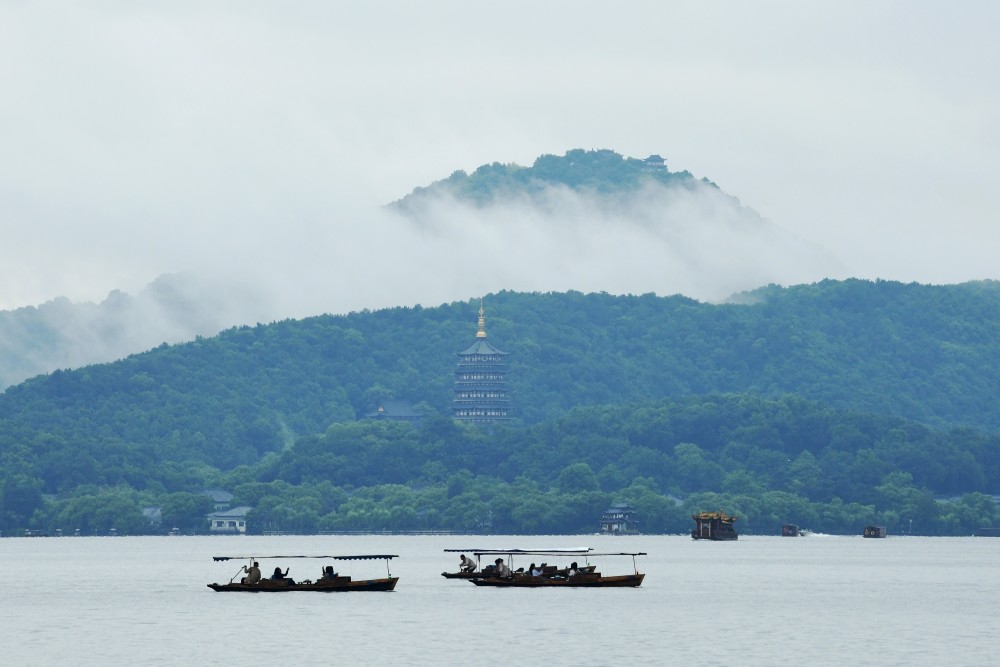 杭州雨后西湖幻如仙境