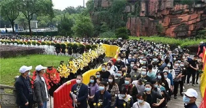 100热点此刻一起送别袁老