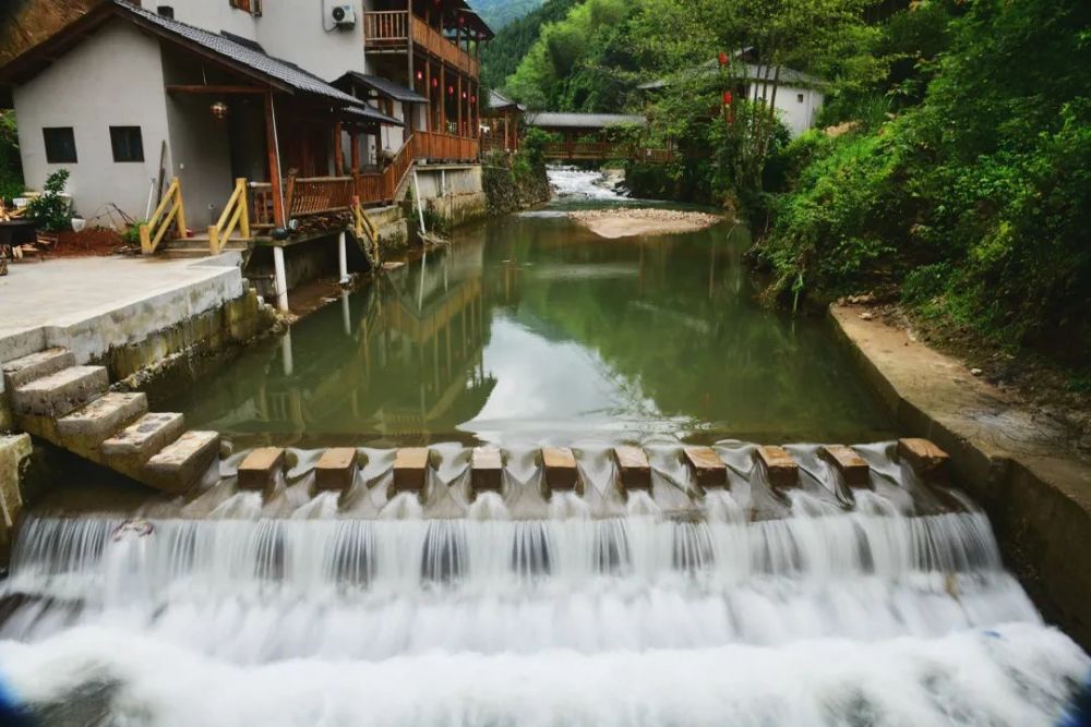 源头溪畔休闲山庄(摄影:柳良金)