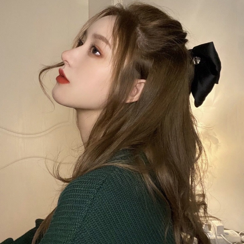 侧脸很好看的女生头像