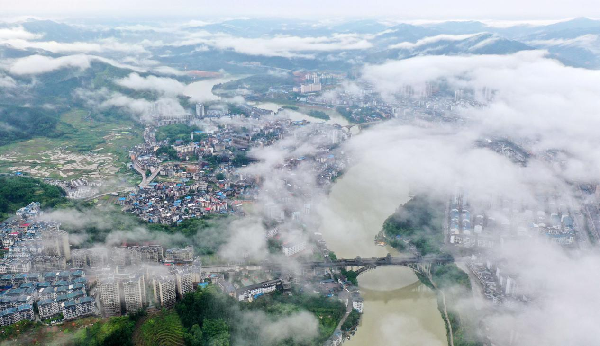 5月23日,无人机航拍的三江侗族自治县县城风光(央广网发 龚普康摄)