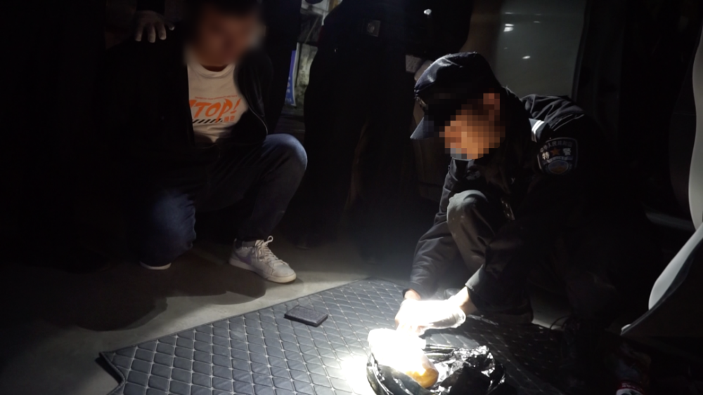 泸州叙永警方抓获涉毒嫌疑人8名,缴毒1.62公斤