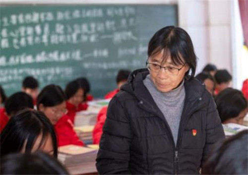 乡村教师张桂梅我把你培养成大学生送出大山你却去当全职太太