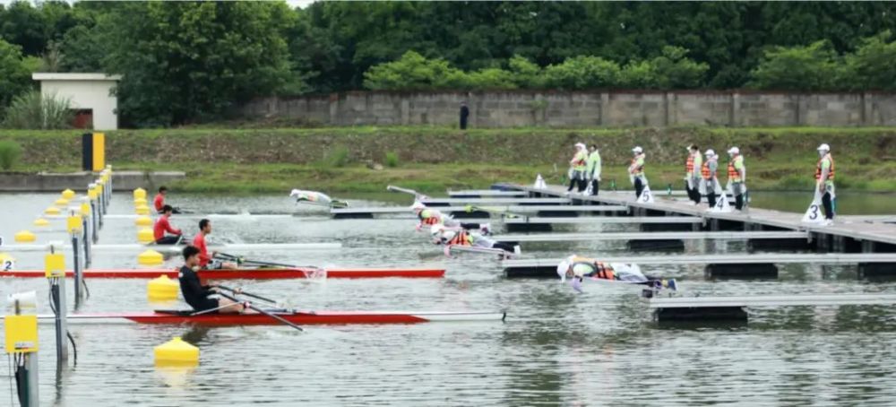 成都" 2021年四川省青少年赛艇锦标赛 在四川省水上运动学校鸣枪开赛