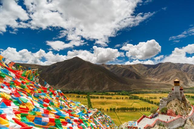 很多人想去又不敢去西藏,怕在藏区受到无理的对待,这是真的吗?