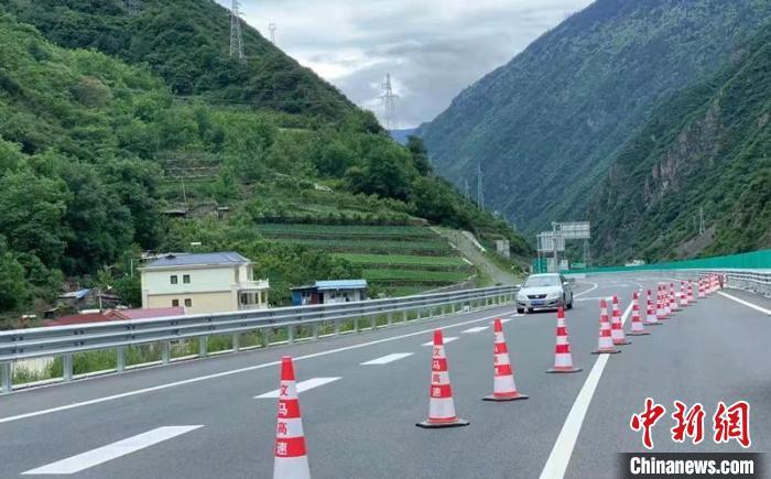 四川汶川马尔康高速公路狮子坪隧道突发险情紧急管制