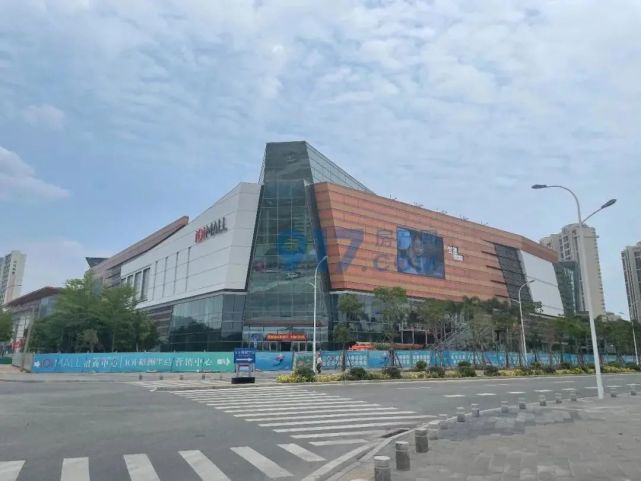上月底,集美新城世茂广场开业,与之一街之隔的ioi mall目前还在建设