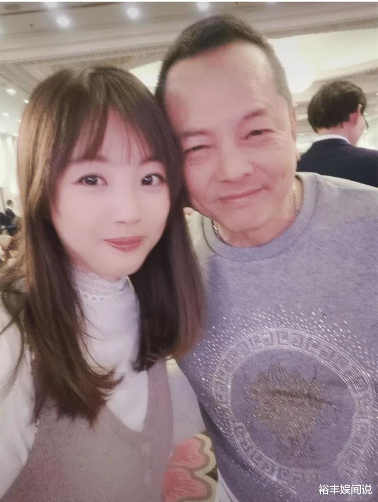 恭喜!"江湖大佬"尹国驹女儿成形象代言人,娇俏模样不似父女