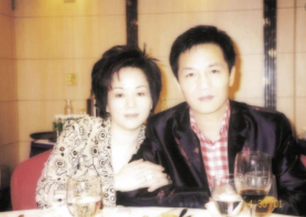 上海第一台法拉利周正毅若非东方卫视主持人都不知道他多有钱
