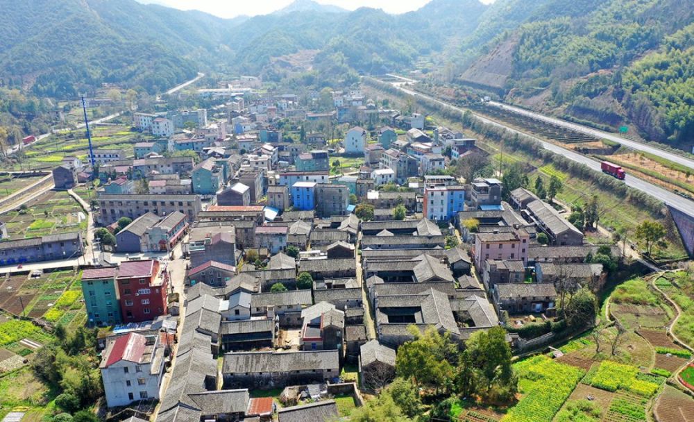 宁波市宁海县桑洲镇麻岙村,九宫格建筑群"陈家三台"和石子道地,难得一