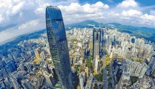 调试的这场灯光秀 是为了献礼改革开放40周年 也是深圳经济特区成立的