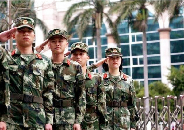 8年前,30岁湖南武警女战士为保护油罐车牺牲,留下了2岁的孩子