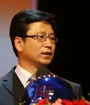 央视美女主持人张灵泉给陈磊投资5年时间陈磊从月薪5000飙升22亿