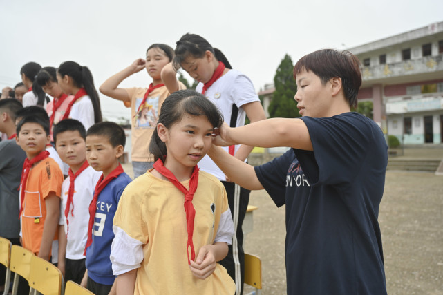 (教育)山村小学毕业照