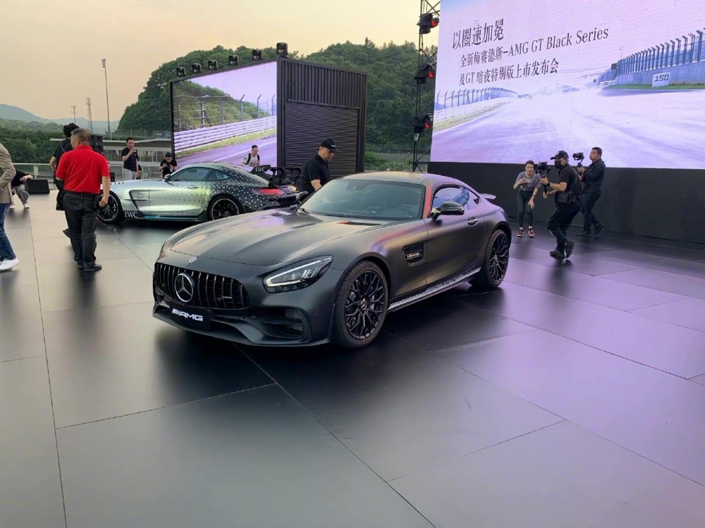 旗下的amg gt black series和amg gt暗夜特别版车型正式上市,它们的