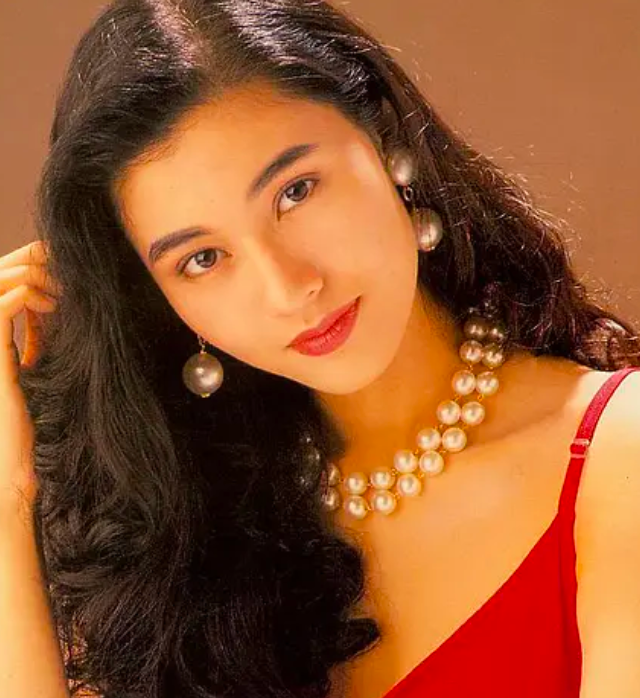 从最强小三到豪门阔太,"最美港姐"李嘉欣的上位之路并
