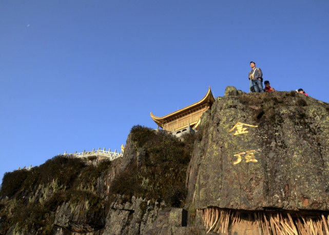 一山有四季的峨眉山,原本是道教圣地,为何成为普贤