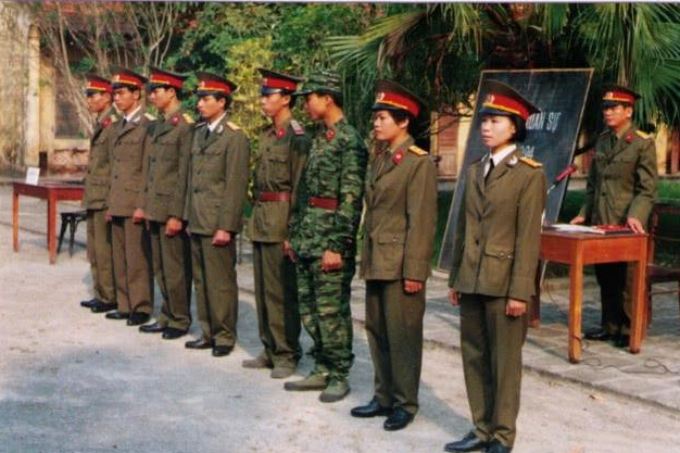 越南军队换发了4代军服,为何与中国的制服,越来越相似?