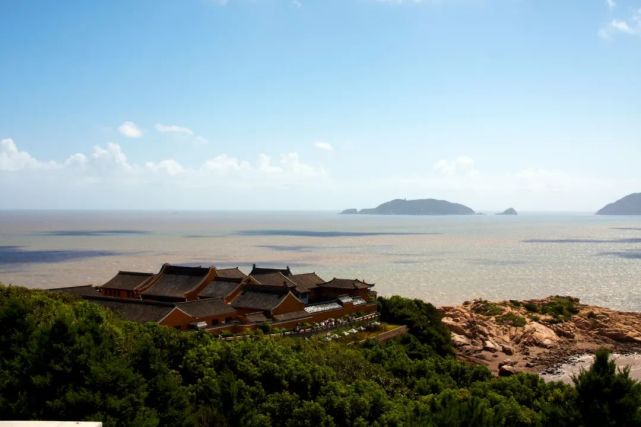 盛夏晴天,禅行洛迦山,登山道,访古寺,邂逅神奇"海上卧佛"