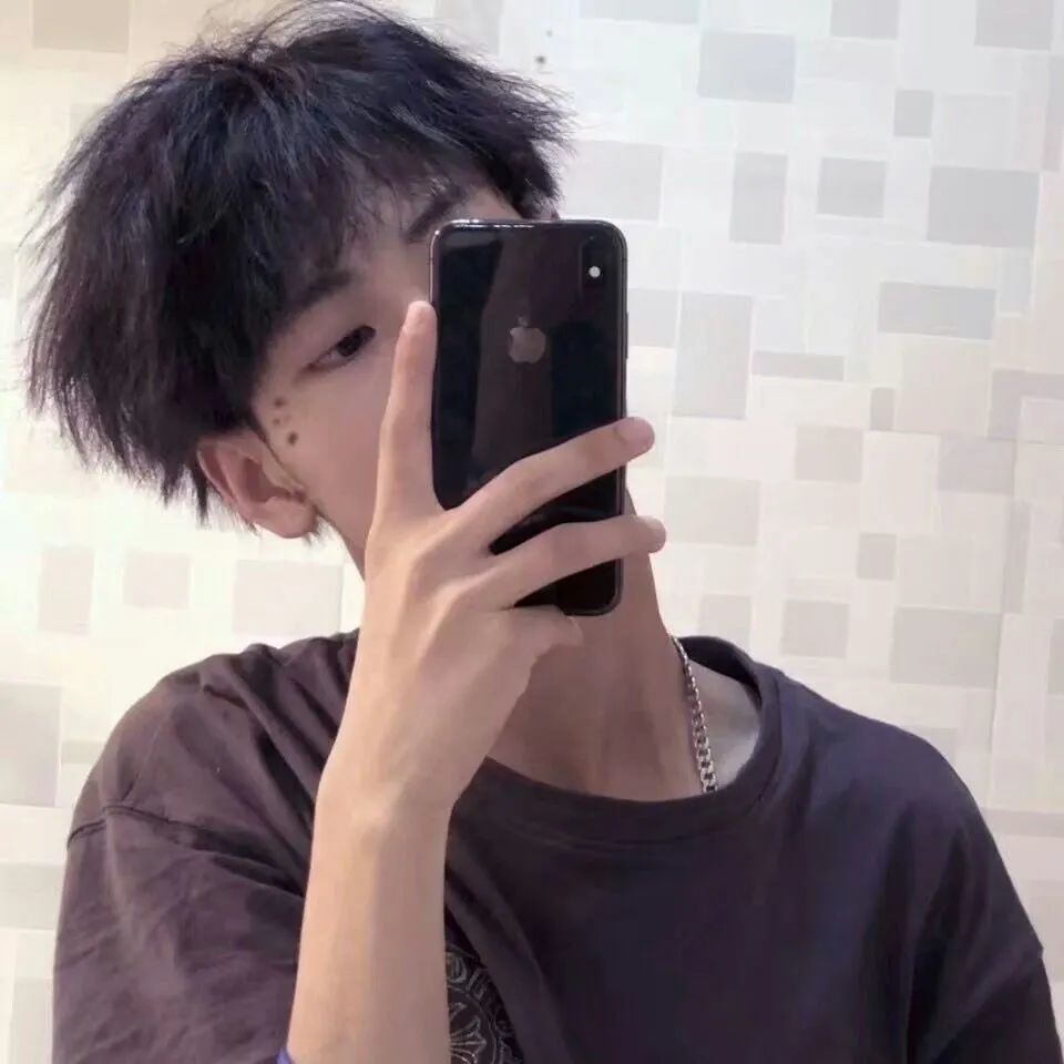 第666期|男生头像:0525帅气手机挡脸男生头像