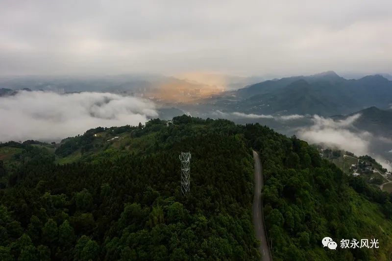 叙永县叙永镇金桂村距县城8公里左右,从叙威公路磨刀溪分路往山上