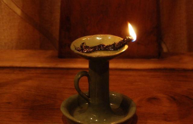 在古代,蜡烛竟然是一种身份的象征,再有钱的家庭也得省着用