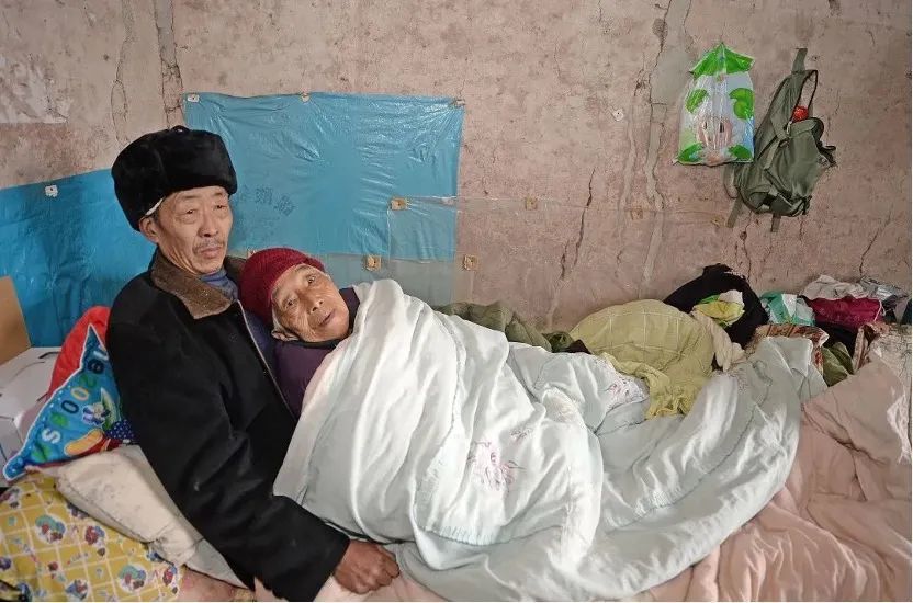 中国2.5亿老年人的养老困境:60岁老人照顾着90岁父母