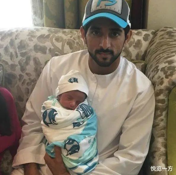 这个女孩有母亲的名字,而男孩则与谢赫·哈曼丹(sheikh hamdan)已故