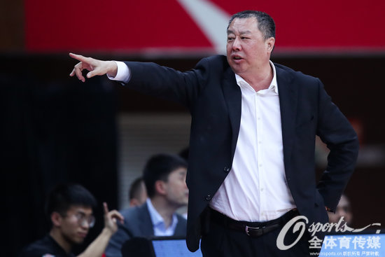 媒体:青岛主教练吴庆龙展望新赛季