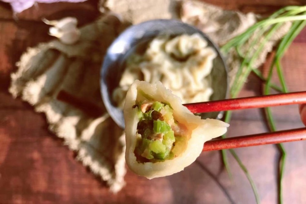 芹菜肉猪肉饺子的做法,肉嫩鲜香,我家隔三差五做