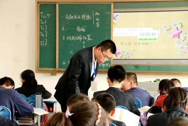 学生抓拍老师"尴尬时刻",个个角度清奇,老师:没脸见人