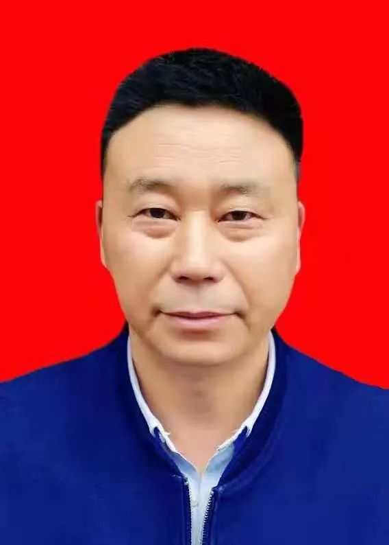 杜小军,男,48岁,中共党员,达川区大堰镇育英学校教师