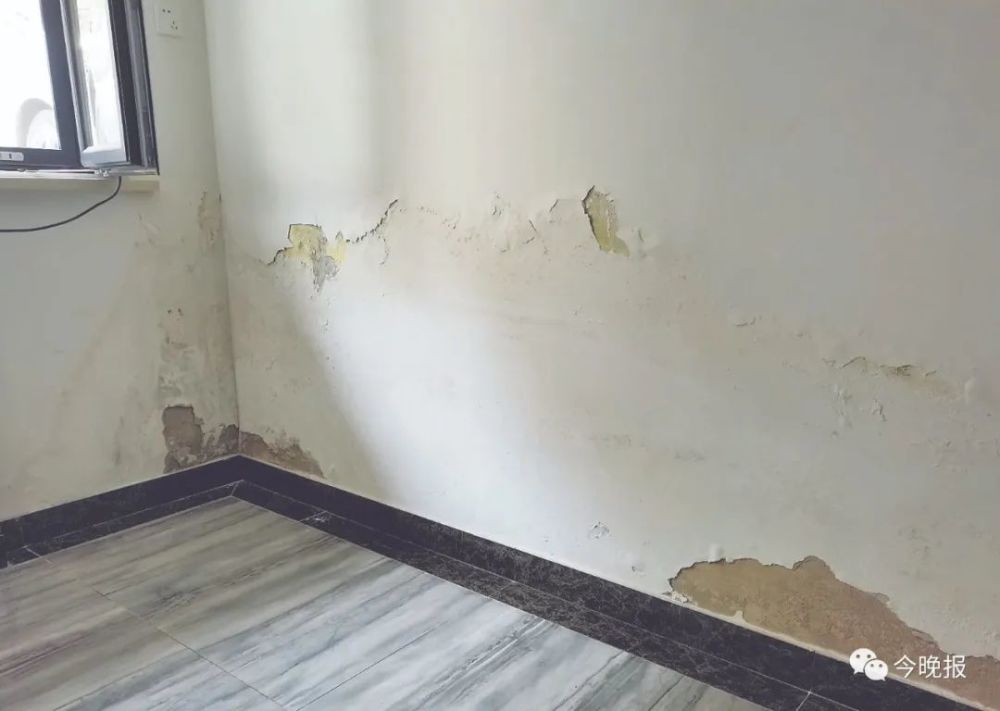 华润橡树湾茗润轩别墅一业主入住三年多 半地下室,为何一下雨就漏水?