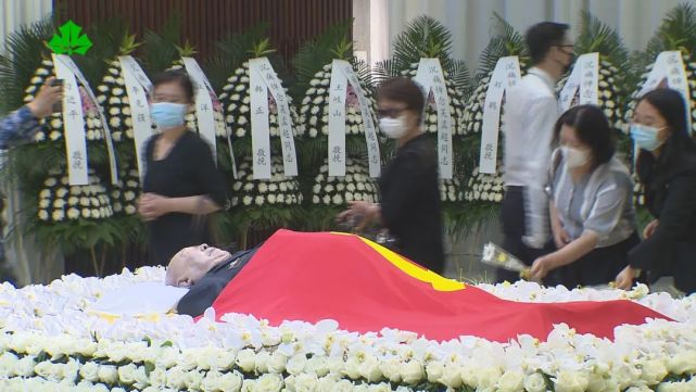 挥泪送别 吴孟超院士遗体告别仪式今天在上海举行