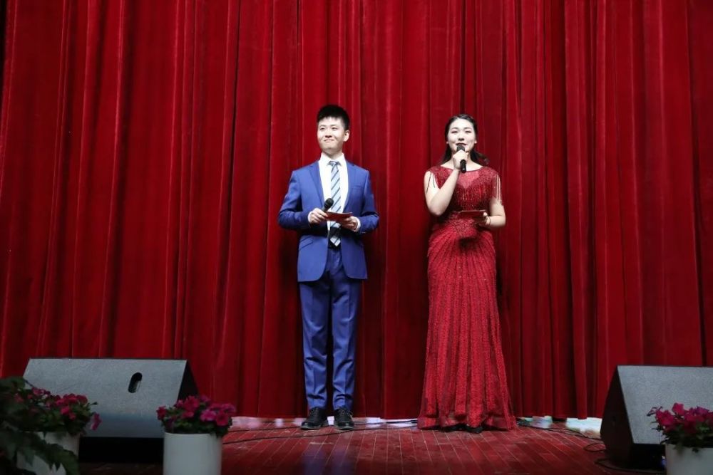 李瑞阳,解雨菲主持演出古筝演奏《映山红》歌曲演唱《长大后我就成