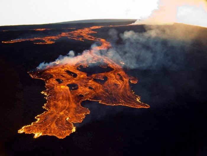 研究人员发现一场大地震可能引发夏威夷茂纳罗亚火山喷发