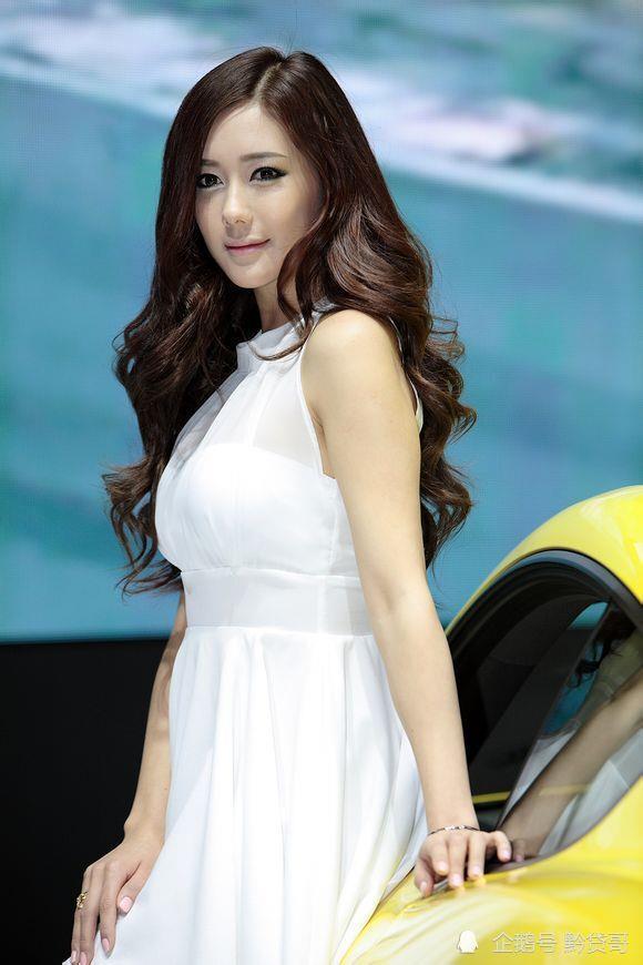 长卷发标准韩国美女车模