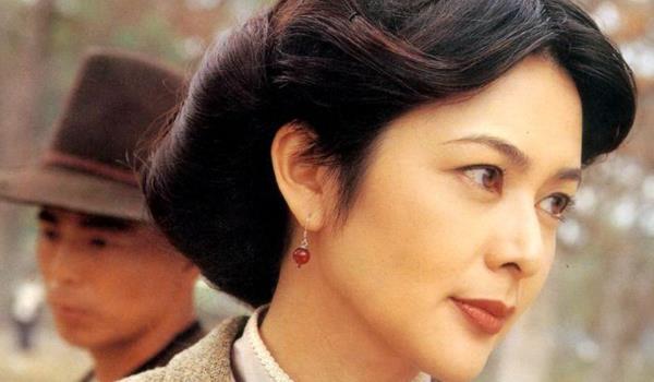 黄飞鸿的十三姨19岁时嫁给黄飞鸿无儿无女1982年在香港去世