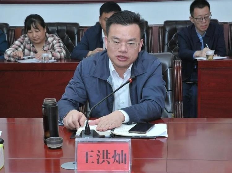 安仁:王洪灿在招商工作座谈会上强调